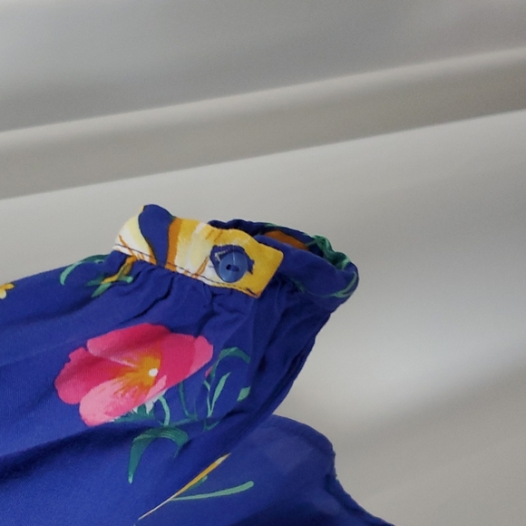 Old Navy Flowered Blouse EUC - Picture 3 of 5